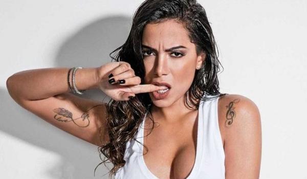 Anitta revela ter usado vibrador feminino em viagem profissional; ?me salvou?