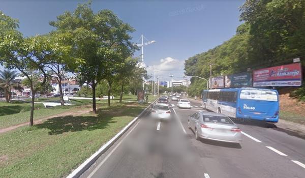 Engavetamento deixa trânsito congestionado na Av. Juracy Magalhães