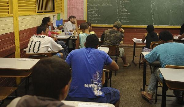 Censo Escolar constata queda nas matrículas no ensino médio brasileiro 