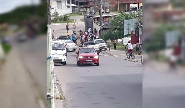 Homem de 40 anos é executado a tiros dentro de carro no município de Simões Filho