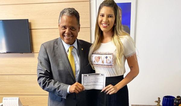 Ex-mulher do goleiro Jean quer ser candidata a vereadora de Salvador; "fortalecer a causa"