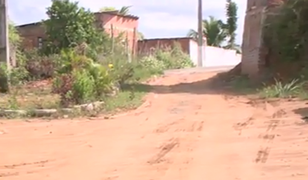 Jovens morrem após banho em tanque no Subúrbio; moradores falam em "doença misteriosa"