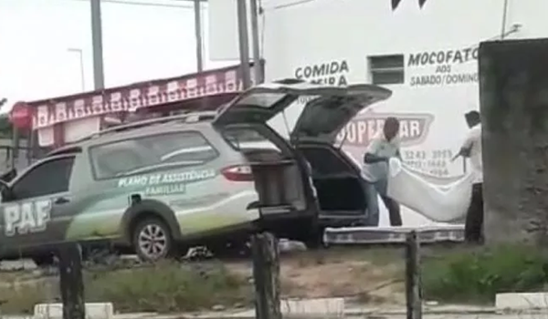 Funerária troca corpo de caixão em via pública na Bahia; "desrespeito", diz contratante