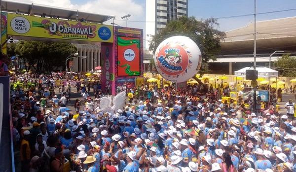 Bloco da Saudade relembra antigos carnavais e anima público no Circuito Osmar