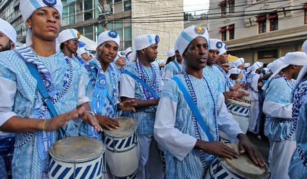 Trio dos 'Filhos de Gandhi' quebra na Praça Castro Alves e atrasa saída do bloco