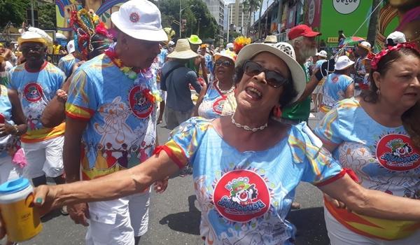 Bloco da Saudade faz a alegria da "velha guarda" da folia baiana, assista