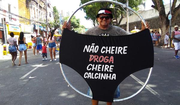 Feirense presta homenagem ao cantor Wando no Carnaval; "tenho mais de 20 calcinhas"