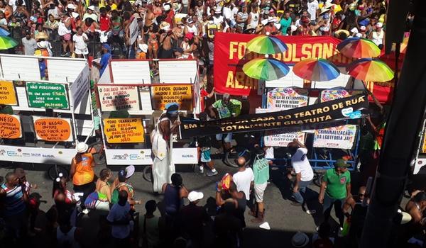 Manifestação e protesto da Mudança do Garcia invade o circuito mais tradicional da folia