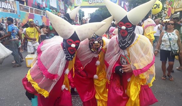 Grupo Pierrot de Plataforma resgata os antigos Carnavais na Avenida