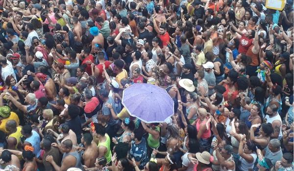 "Chuva, suor e cerveja!" Foliões não arredam pé do Campo Grande, assista