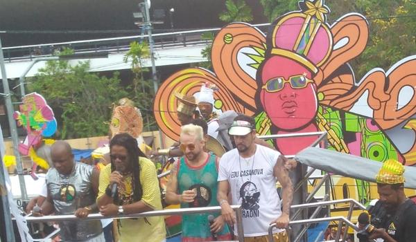 "O campo Grande não pode morrer", protesta o Olodum durante desfile neste último dia de Carnaval