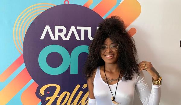 Vocalista da banda A Dama se emociona com estreia no Carnaval de Salvador