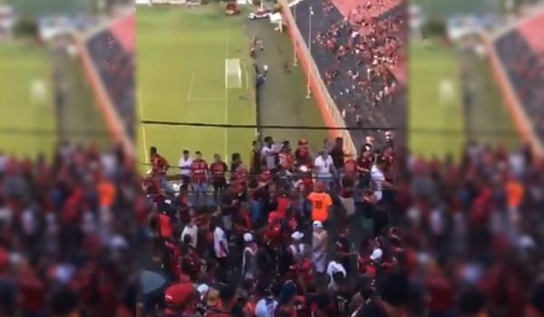 Torcedores do Vitória são filmados brigando dentro do Barradão após derrota no Ba-Vi