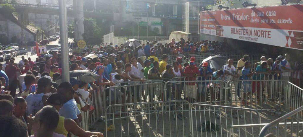 Final do Nordestão: desde a madrugada, torcedores do Bahia fazem fila  para compra de ingressos