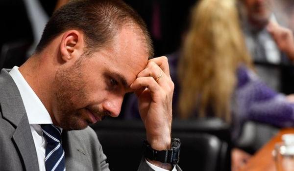 Eduardo Bolsonaro é destituído e dá lugar a Joice na liderança do PSL