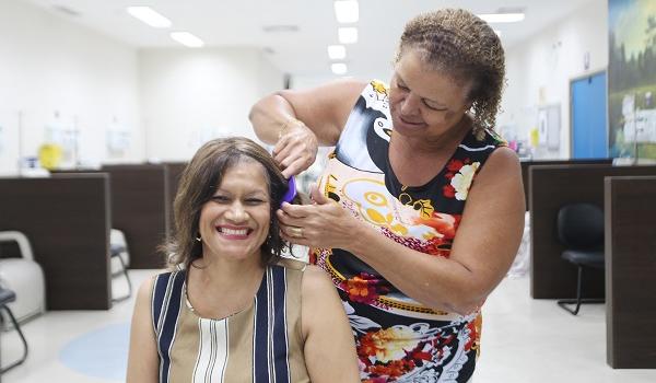 Hospital da Mulher recolhe doações de cabelo para confecção de perucas para mulheres com câncer