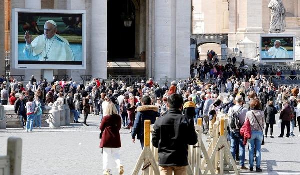 Covid-19: para evitar aglomeração, papa transmite oração via internet