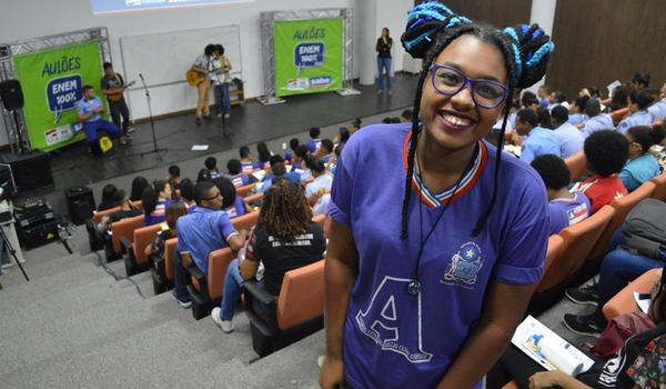 Mutirão para estudantes obterem documentos necessários para a inscrição do ENEM é realizado 