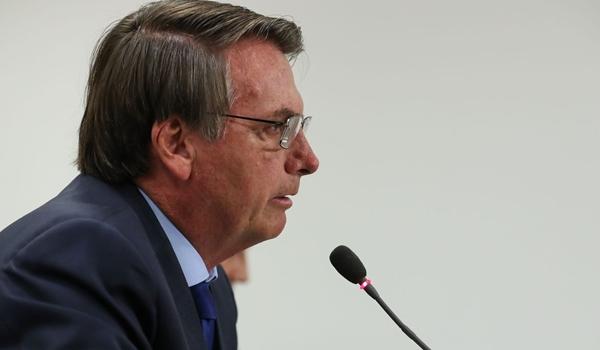 Bolsonaro afirma que governo não vai interferir para controlar preço do petróleo