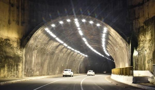 Nova pavimentação e luminárias em LED estão entre melhorias na Avenida Luís Eduardo Magalhães