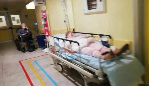 Vídeo de hospital na Itália mostra pacientes idosos com coronavírus em macas nos corredores; assista