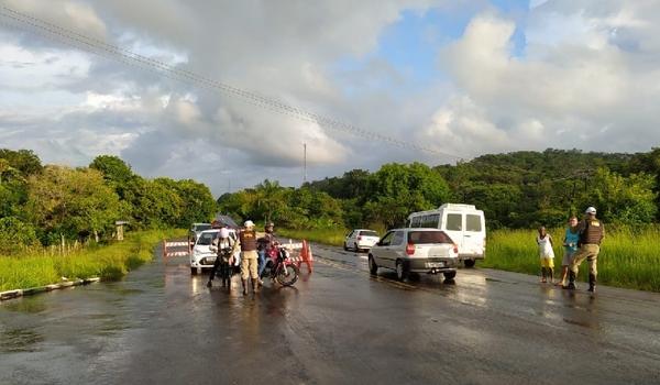 Polícia Rodoviária Estadual bloqueia BA-001 para proteger moradores da Ilha de Vera Cruz do coronavírus 