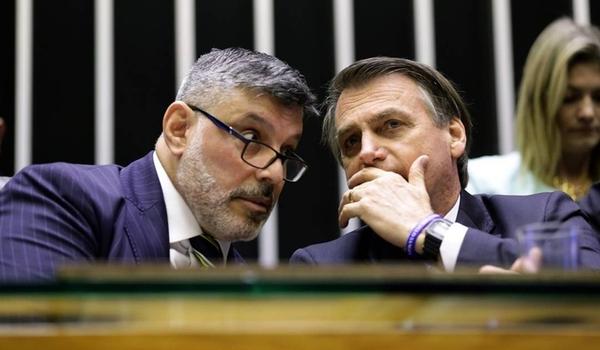 Frota ataca Bolsonaro e diz que presidente trouxe "avião de coronavírus para o Brasil" 