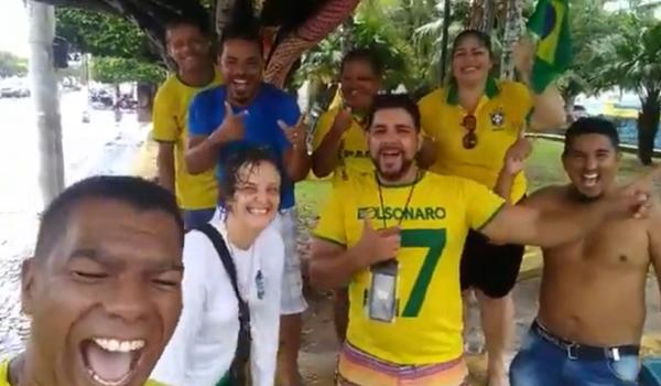 Apoiadores de Bolsonaro aparecem fazendo piada sobre Covid-19 em Valença: "vamos passar pra todo mundo"