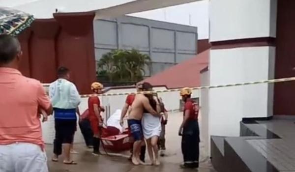 Casais são resgatados de bote após motel ficar ilhado e assunto aparece entre os mais comentados do país