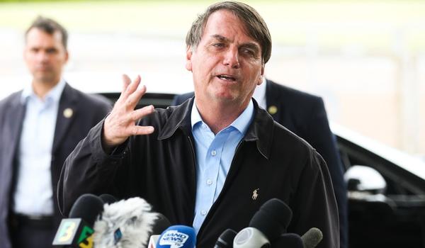 Bolsonaro fala pela primeira vez após pronunciamento polêmico; "estão arrebentando o Brasil"