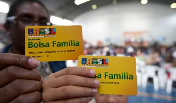 Medida que concedia 13º salário aos beneficiários do Bolsa Família deixa de valer 