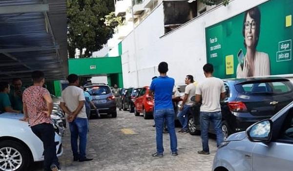  Apertando o cinto: sem corridas, motoristas de app e taxistas começam a devolver carros; "luta árdua"