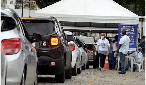 Vacinação contra gripe segue em 38 unidades básicas de referência e três Drives Thru nesta terça, em Salvador