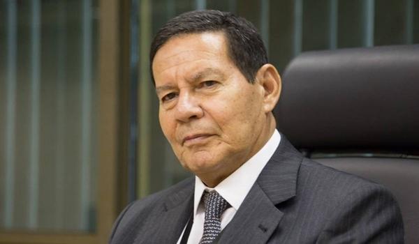 Mourão comemora aniversário da ditadura e é criticado; "reformas que desenvolveram o Brasil"