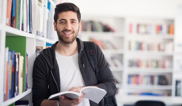 Estudante nota 1000 do Enem 2018 lança nova cartilha de redação