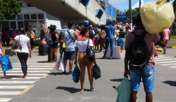 Passageiros reclamam de aglomeração em embarcações da travessia Salvador-Mar Grande