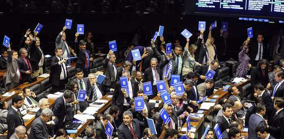 Câmara aprova terceirização para todas as atividades