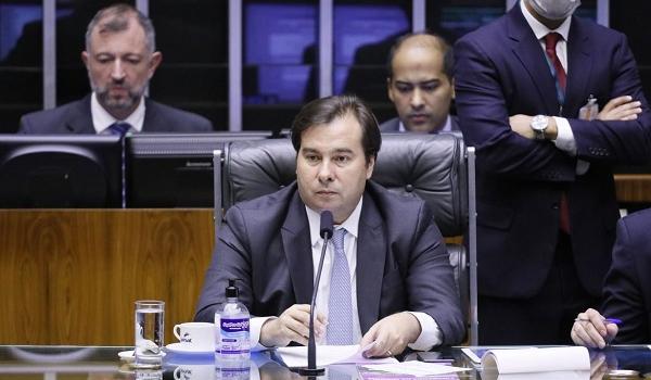 Rodrigo Maia anuncia corte de R$ 150 milhões em despesas da Câmara para combater coronavírus