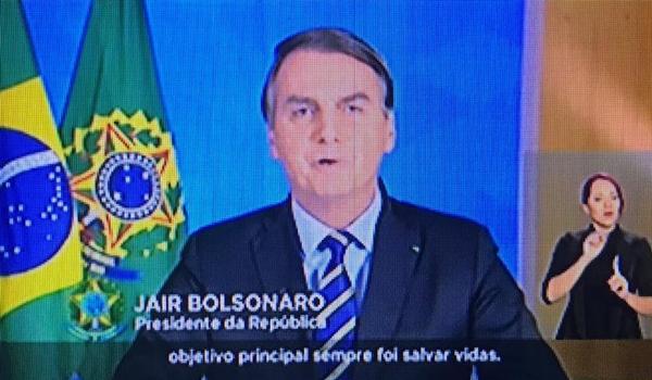 Bolsonaro fala sobre auxílios e hidroxicloroquina em novo pronunciamento