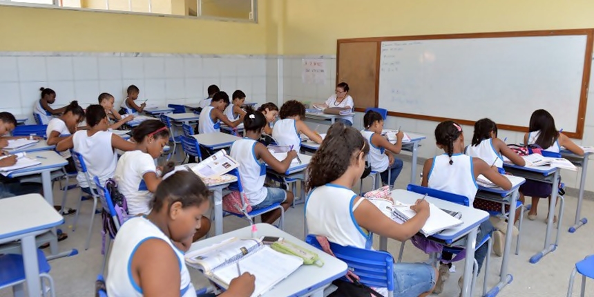 Professores estaduais paralisam as atividades nesta sexta-feira