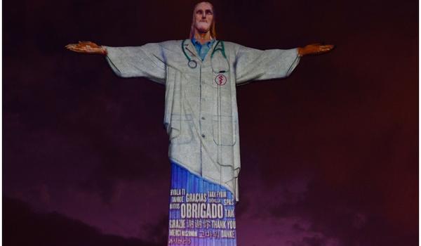 Cristo Redentor 'veste' jaleco para homenagear profissionais da saúde