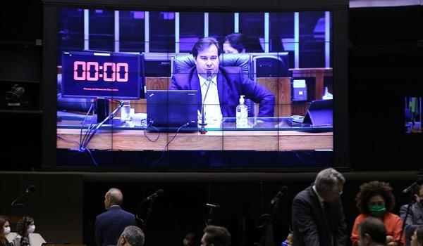 Plenário da Câmara dos Deputados aprova ajuda a estados e municípios 