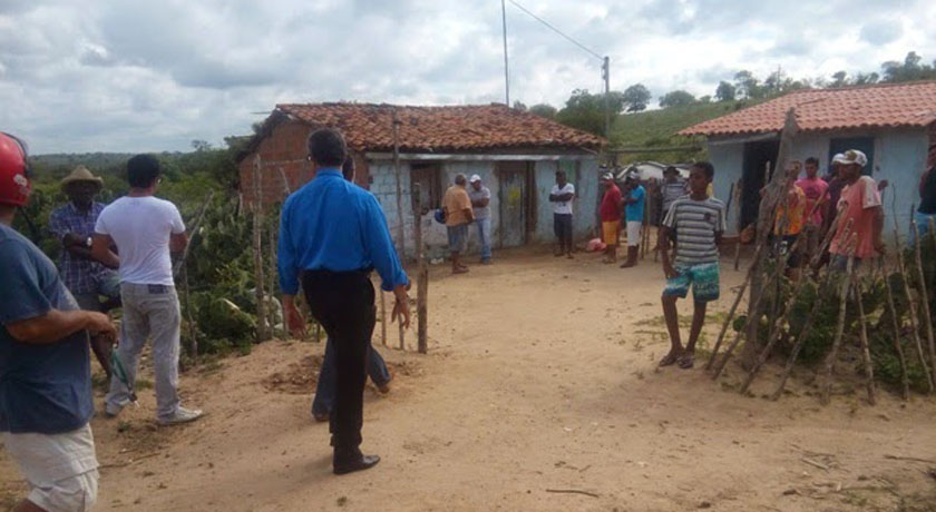 Pai e filho são mortos a facadas por vizinho após discussão em bar de Mairi