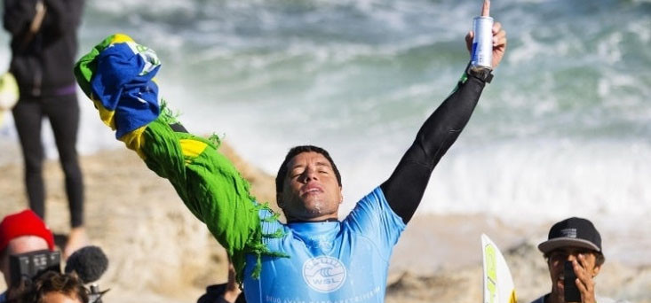 Mineirinho é campeão na Austrália e dispara na ponta do Mundial de Surfe