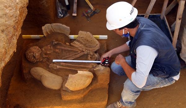 Urna tupi-guarani pré-colonial é encontrada na Avenida Sete de Setembro durante escavações 