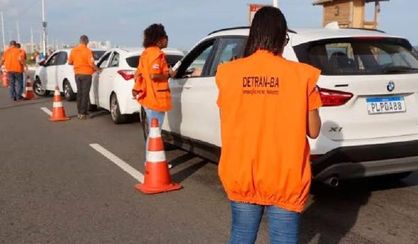  Detran Bahia anuncia que motorista pode dirigir com CNH vencida, mas licenciamento do veículo deve estar em dia