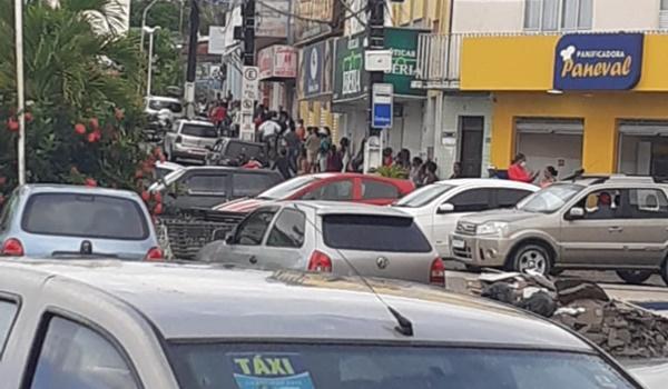 Fila em lotérica no interior causa aglomeração durante pandemia; veja vídeo