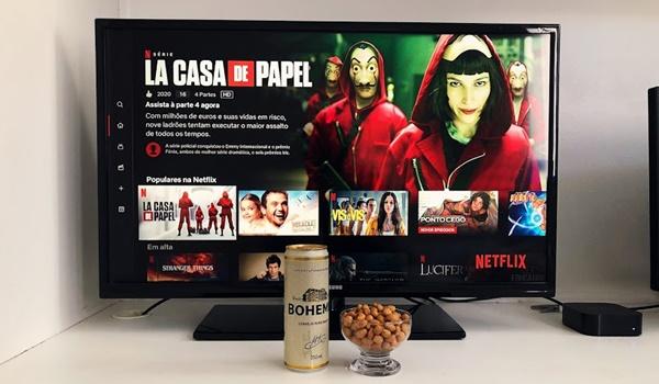 Dicas da Saideira lista filmes e séries da Netflix para se distrair durante quarentena; confira