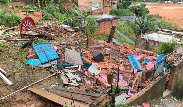 Imóveis são interditados em Águas Claras após deslizamento de terra que causou morte de avó e neta de 4 meses