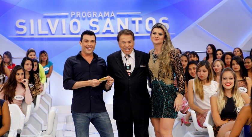 Humorista Ceará brinca com esposa no programa Silvio Santos: &#8220;só tem volume morto&#8221;